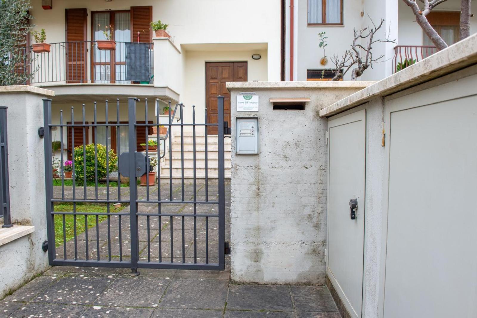 A Casa Di Francesco Apartment ซานตามาเรียเดกลิอันเจลิ ภายนอก รูปภาพ